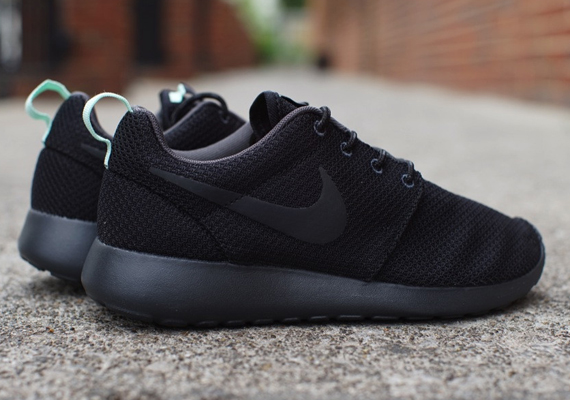 Nike Womens Roshe Run Black Arctic Green