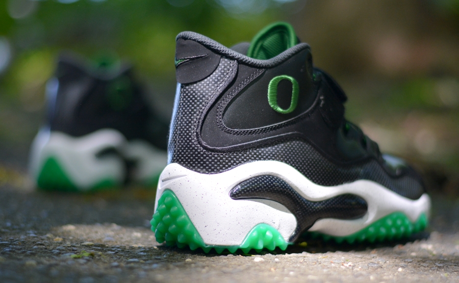 Oregon Ducks Air Zoom Turf 02