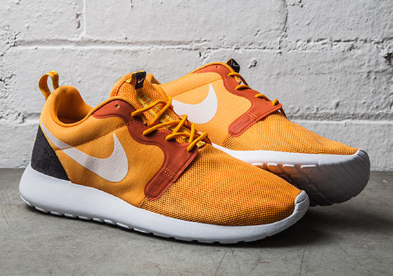 Roshe Run Hyperfuse Kumquat