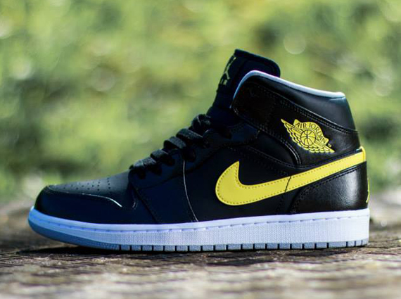 Air Jordan 1 Mid Black Vibrant Yellow 01