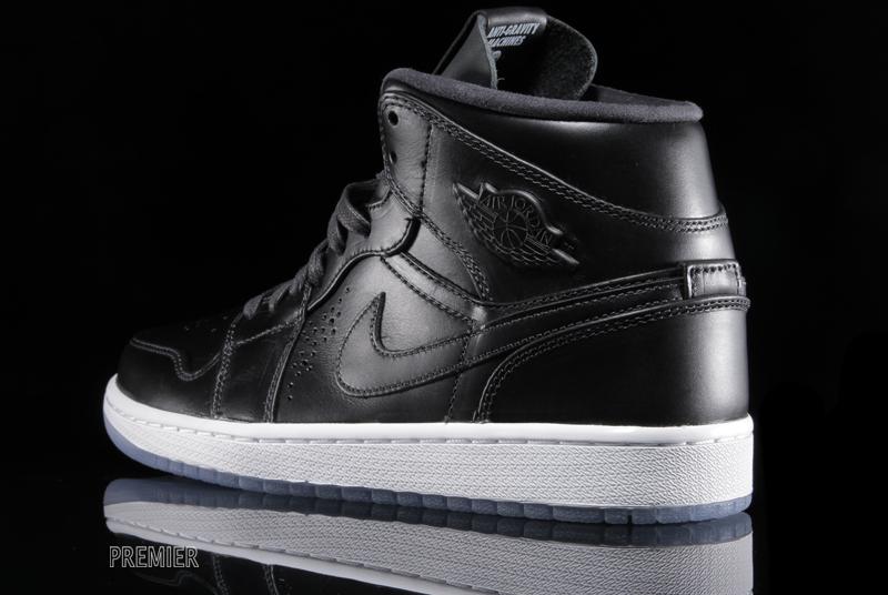 Air Jordan 1 Mid Nouveau Black Ice 04