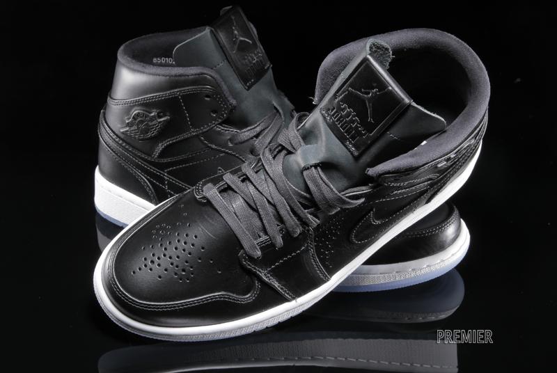 Air Jordan 1 Mid Nouveau Black Ice 05