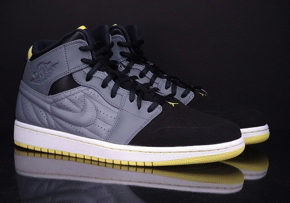 Air Jordan 1 Retro ’99 “Vibrant Yellow”