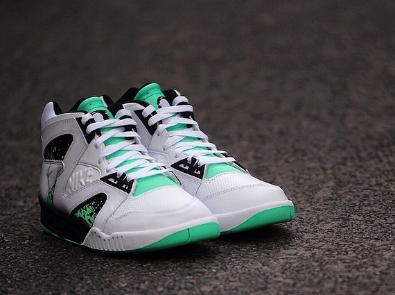 Air Tech Challenge Hybrid White Grey Green Glow 04