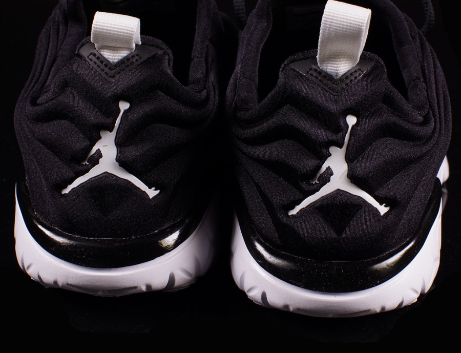 Jordan Flight Flex Black White 01