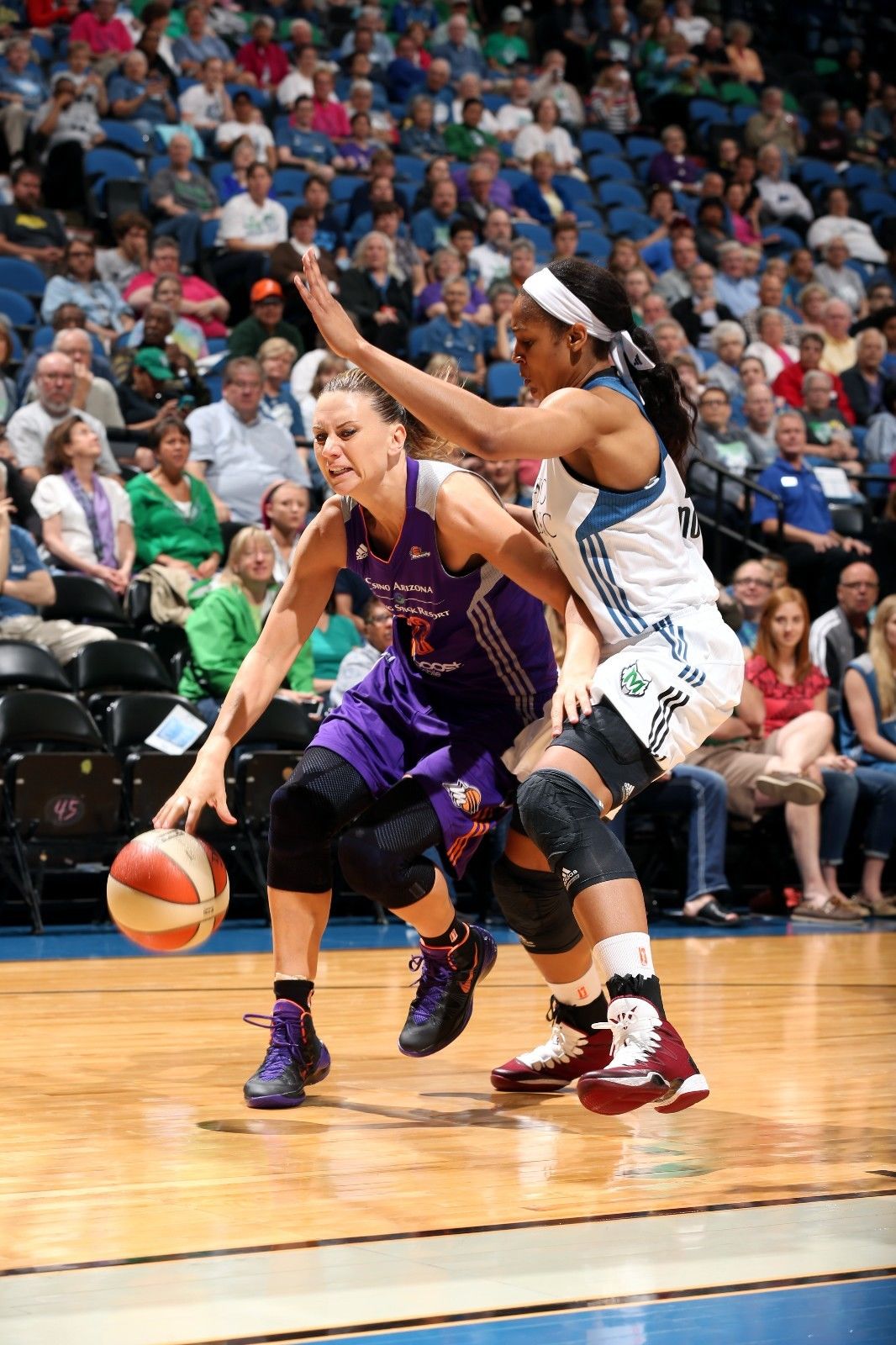 Maya Moore Air Jordan 28 Se Pe Red Velvet Charity 03