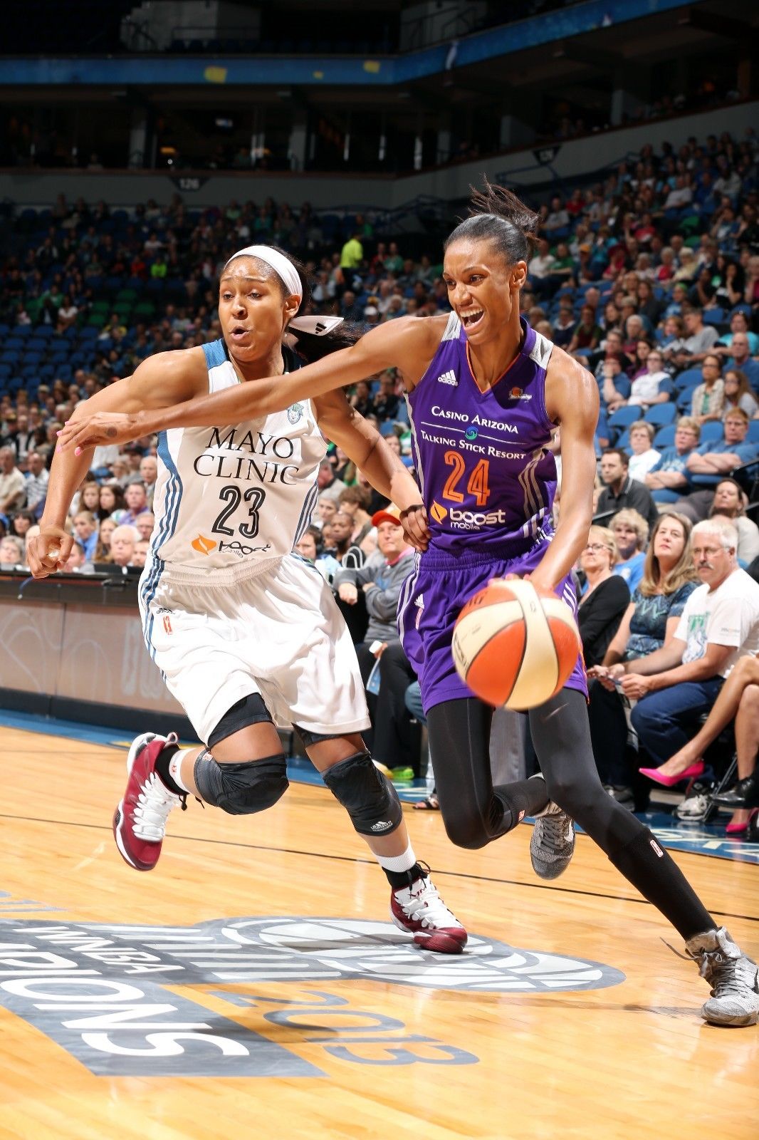 Maya Moore Air Jordan 28 Se Pe Red Velvet Charity 04