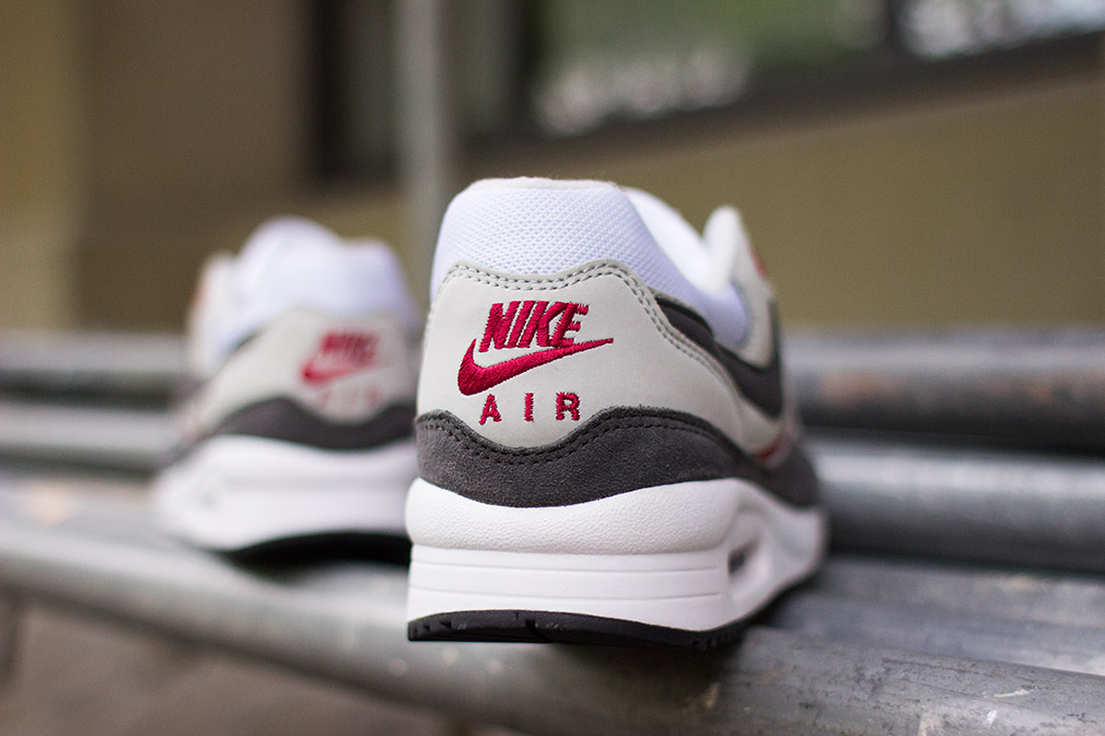 Nike Air Max Light Essential Wht Gry Red 5