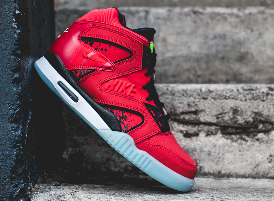 Nike Air Tech Challenge Hybrid "Chilling Red"