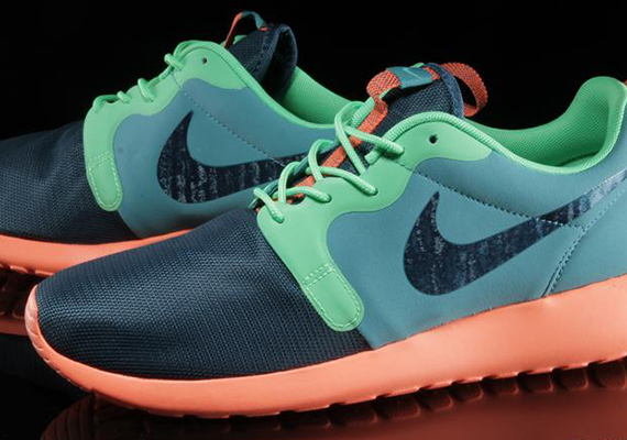 Nike Roshe Run Hyperfuse - Catalina - Space Blue - Poison Green - Hyper Crimson