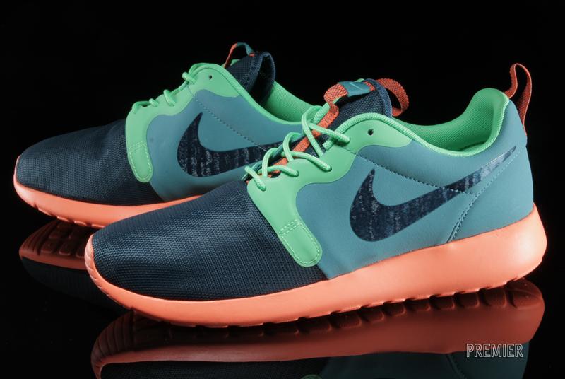 Nike Roshe Run Hyp Catalina Space Blue Poison Green Hyper Crimson 03