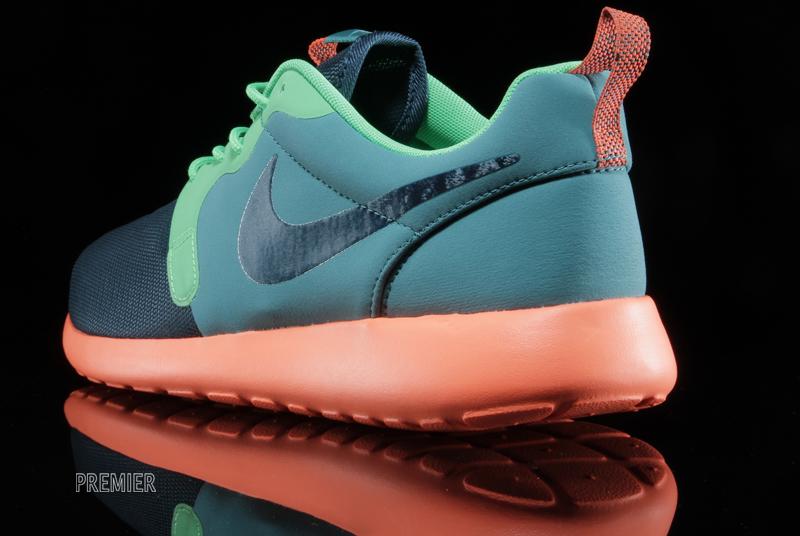 Nike Roshe Run Hyp Catalina Space Blue Poison Green Hyper Crimson 04