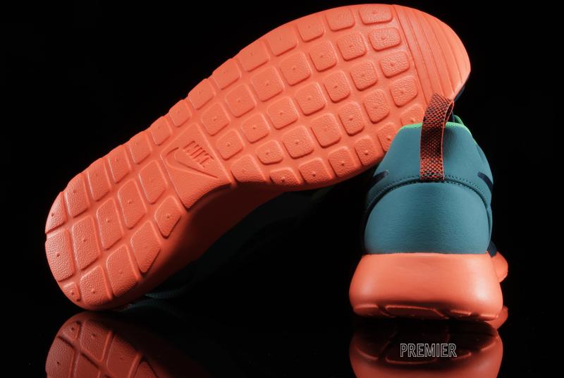 Nike Roshe Run Hyp Catalina Space Blue Poison Green Hyper Crimson 05