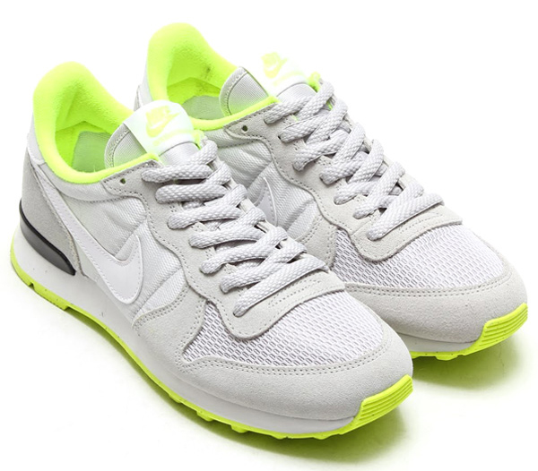 Nike Wmns Air Internationalist Grey Volt 02