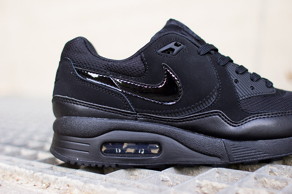 Nike Wmns Air Max Light Blackout 05