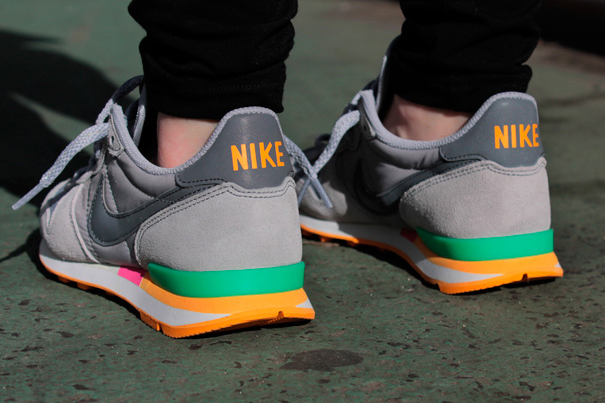 Nike Wmns Internationalist Grey Green Mango Available 04