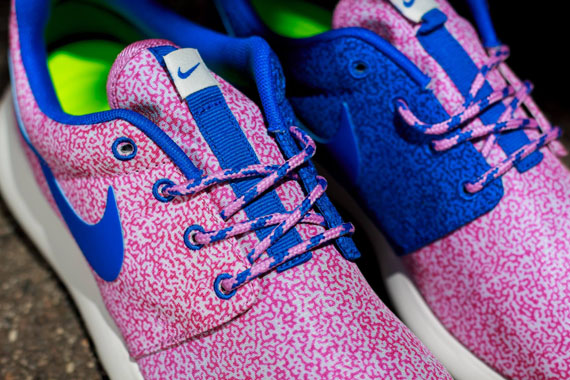 Nike Wmns Roshe Run Summit White Hyper Cobalt Light Magenta 05