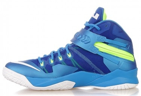 Nike Zoom Soldier 8 Photo Blue White Volt Hyper Cobalt 01