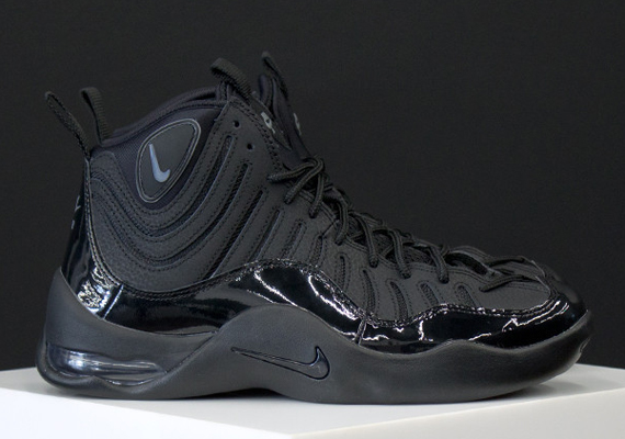 Nike Air Bakin’ “Blackout”