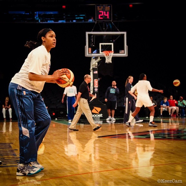 Air Jordan 28 Se Camo Maya Moore 01