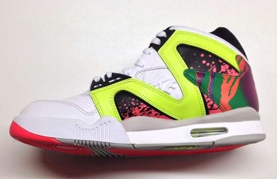 Air Tech Challenge Hybrid White Hot Lava Volt 01