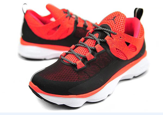 Jordan Flight Runner Black Infrared 1