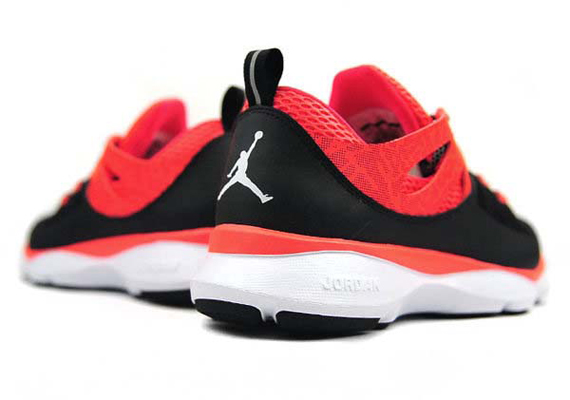 Jordan Flight Runner Black Infrared 3