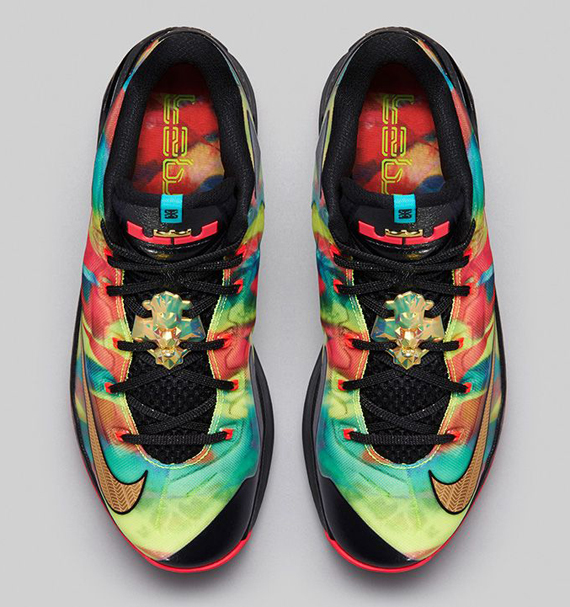 Lebron 11 Low Se Multi Color Nikestore 3