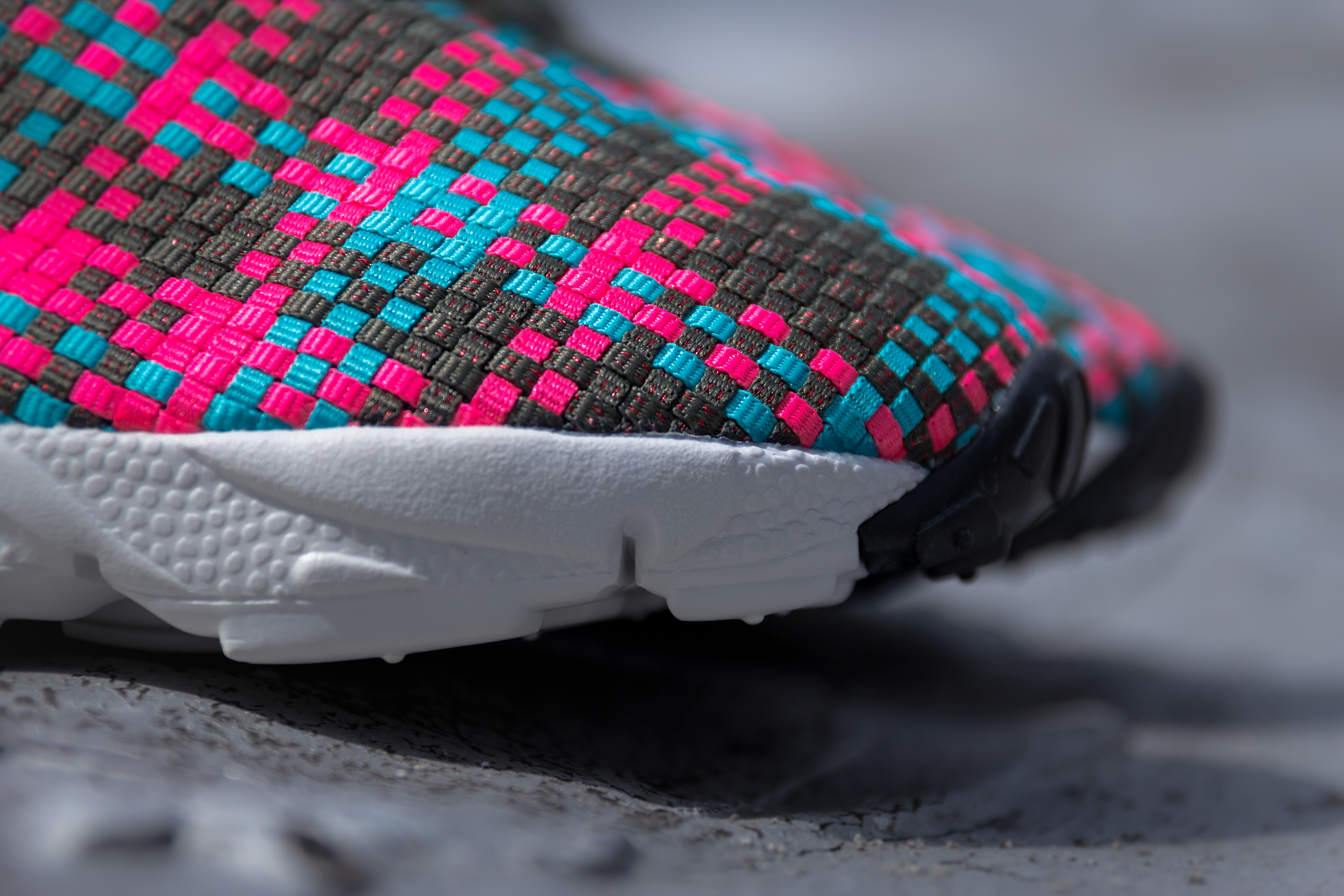 Nike Air Footscape Desert Chukka Hyper Pink Available 03