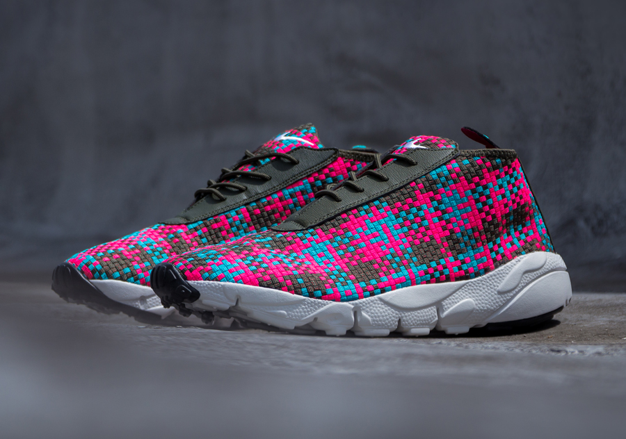 Nike Air Footscape Desert Chukka "Hyper Pink" - Available