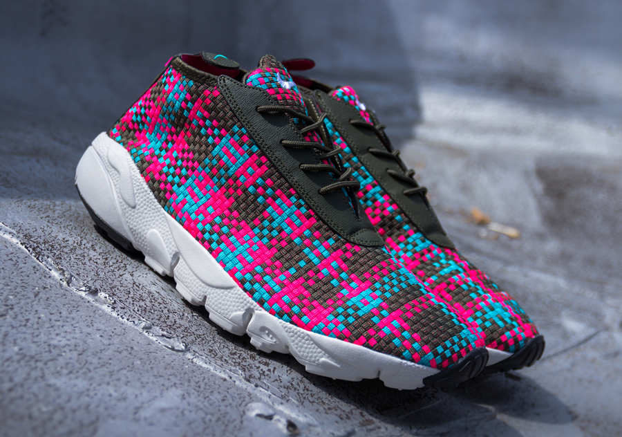Nike Air Footscape Desert Chukka Hyperpink Available 02
