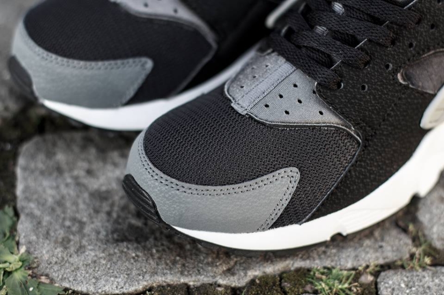 Nike Air Huarache Gs Black Wolf Grey Dark Grey White 01