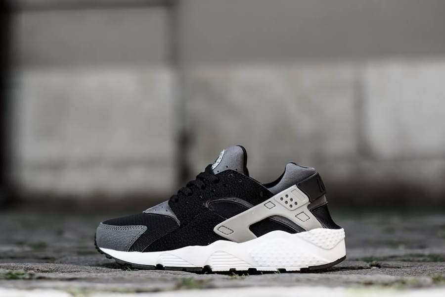 Nike Air Huarache Gs Black Wolf Grey Dark Grey White 02