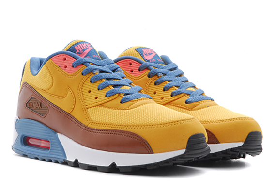 Nike Air Max 90 University Gold 02