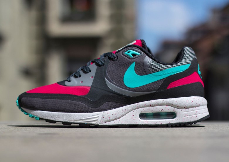 Nike Air Max Light WR – Fuschia Force – Hyper Jade – Anthracite