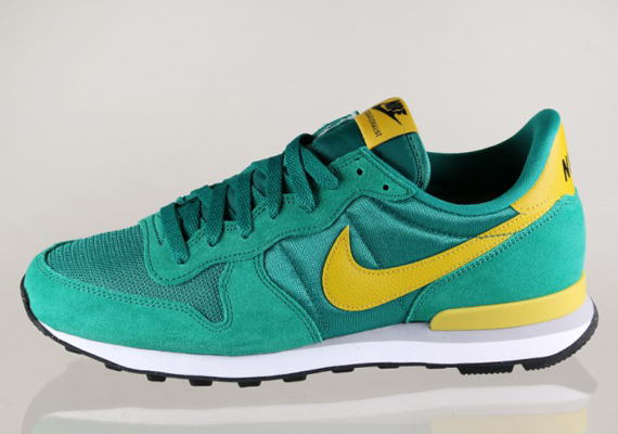 Nike Internationalist Mystic Green Gold Leaf