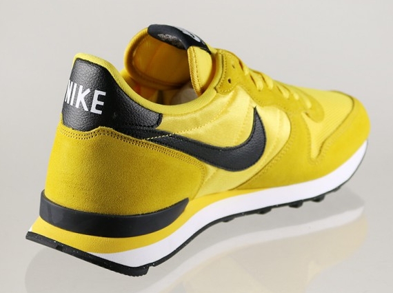 Nike Internationalist Tour Yellow Black 02