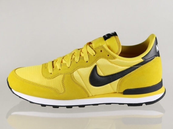 Nike Internationalist Tour Yellow Black 04