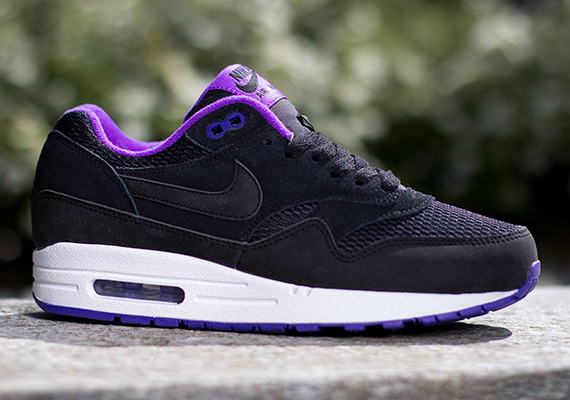 Nike Womens Air Max 1 Essential Black Hyper Grape 3