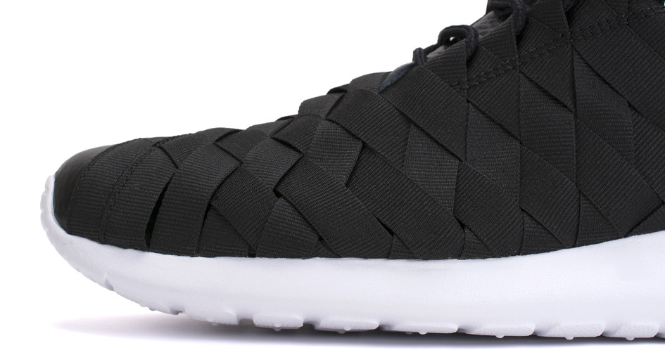 Nike Womens Roshe Run Woven July 2014 01