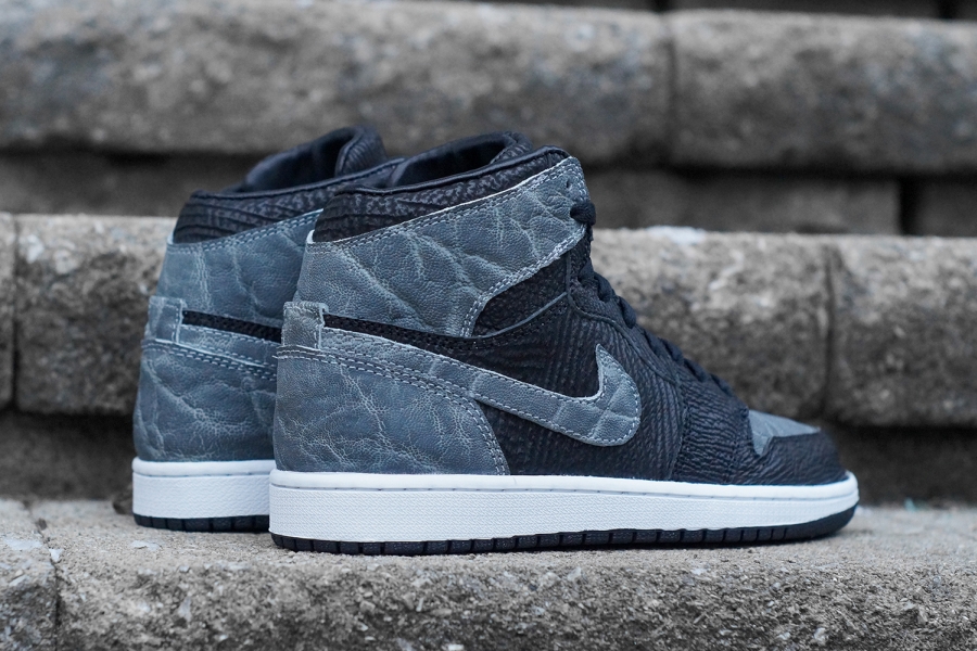 Air Jordan 1 Shark Week 02