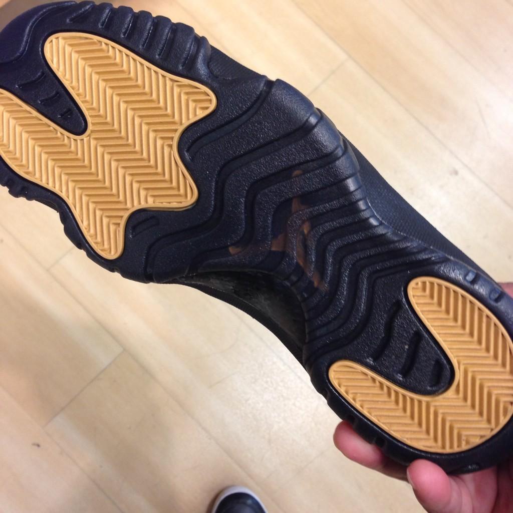 Air Jordan Future Black Metallic Gold 01