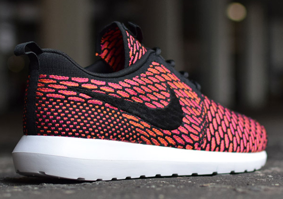 Nike Roshe Run Flyknit NM "Fireberry"