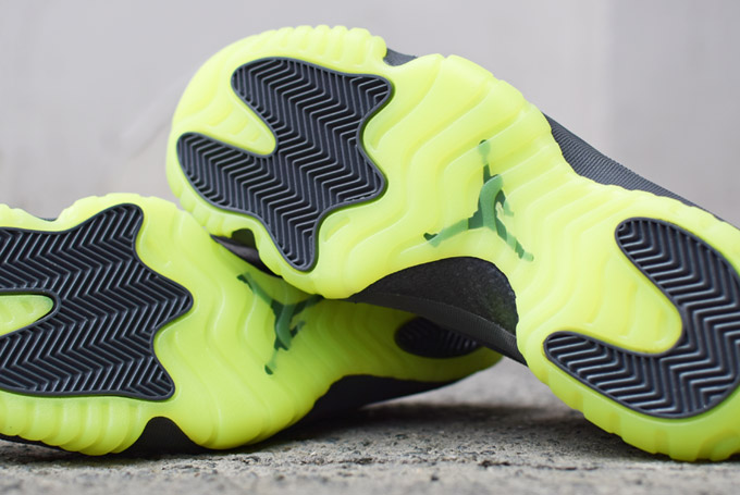 Jordan Future Mesh Grey Volt 02