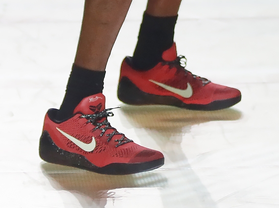 Kobe 9 Elite Low Flyknit Unveristy Red 01