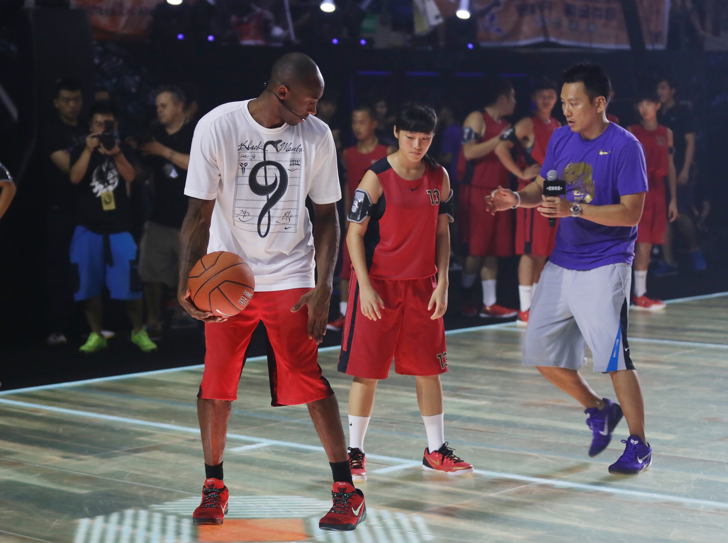 Kobe 9 Elite Low Flyknit Unveristy Red 02