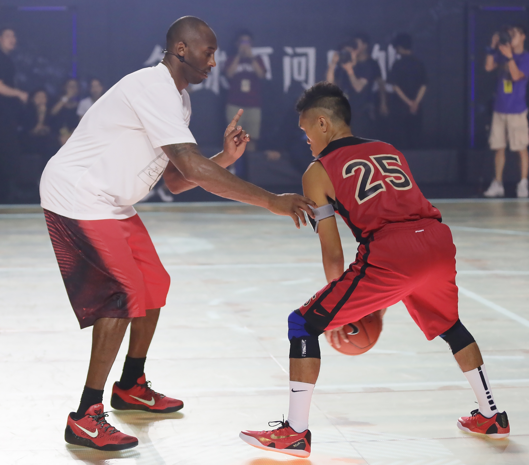 Kobe 9 Elite Low Flyknit Unveristy Red 05