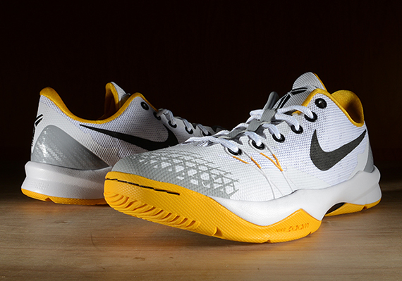 Kobe Venomenon Grey Yellow