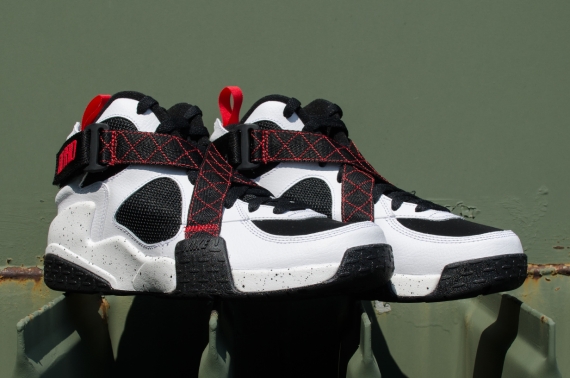 Nike Air Raid White Black Red 04