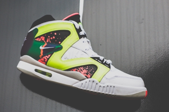 Nike Air Tech Challenge Hybrid White Volt Hot Lava 01